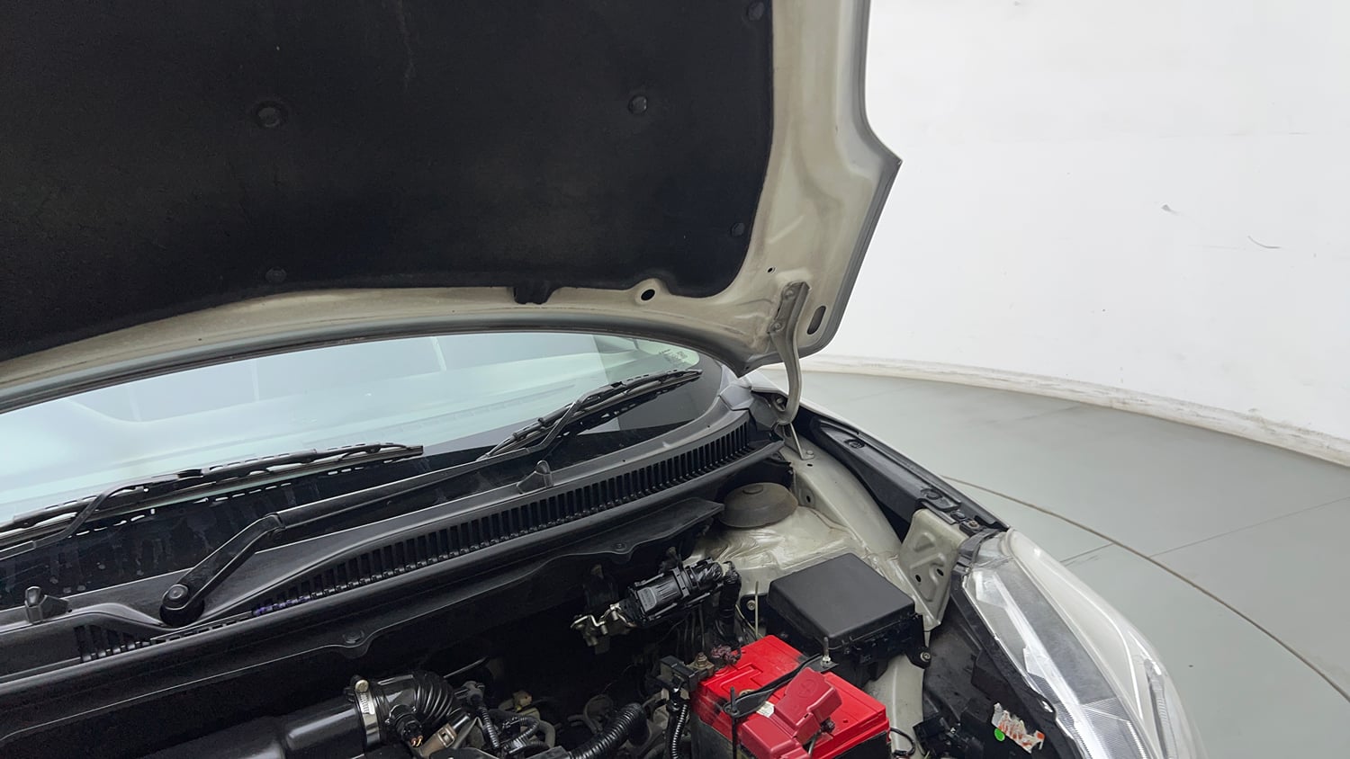 Used 2016 Maruti Suzuki Baleno Delta 1.2 AT Petrol Automatic engine ENGINE LEFT SIDE HINGE & APRON VIEW