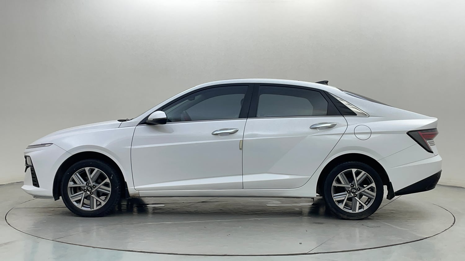 Used 2023 Hyundai Verna SX 1.5 Petrol MT Petrol Manual exterior LEFT SIDE VIEW