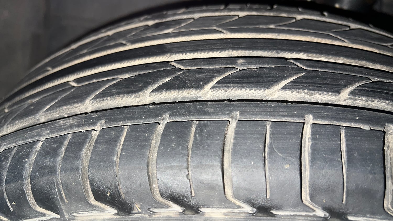 Used 2015 Honda City V Petrol Manual tyres LEFT FRONT TYRE TREAD VIEW