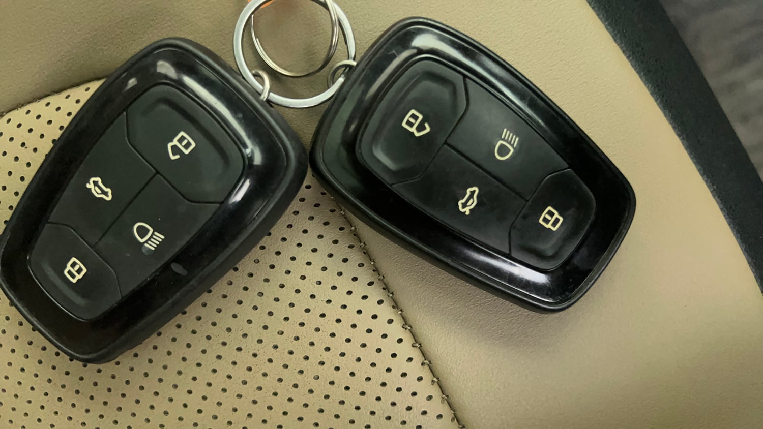 Used 2022 Tata Harrier Kaziranga XZA Plus Diesel Automatic extra CAR KEY VIEW