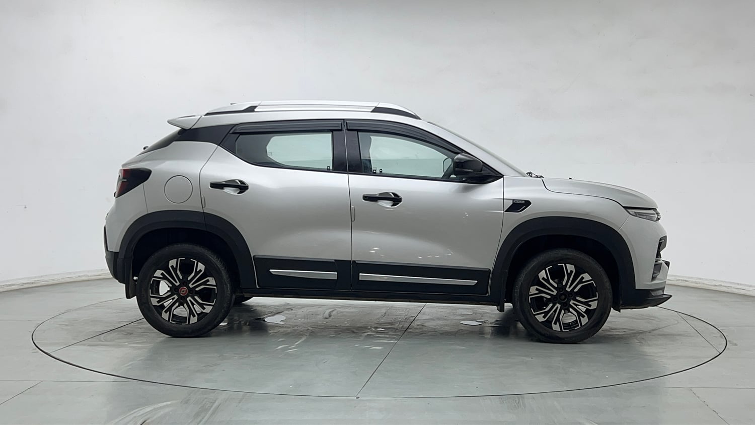 Used 2022 Renault Kiger RXZ 1.0 Turbo MT Petrol Manual exterior RIGHT SIDE VIEW