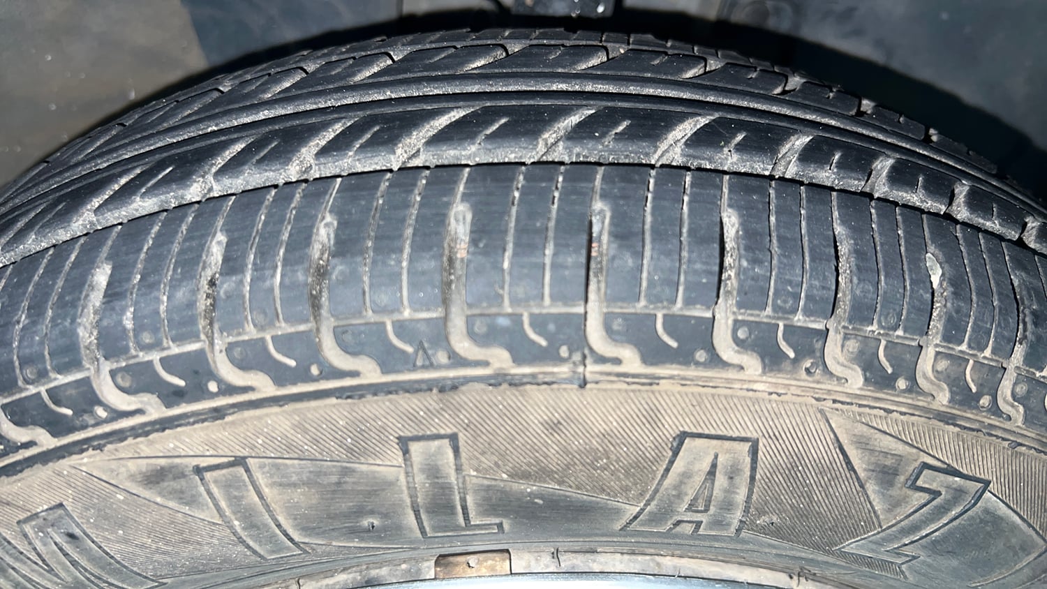 Used 2020 Renault Kwid CLIMBER 1.0 AMT Petrol Automatic tyres RIGHT FRONT TYRE TREAD VIEW
