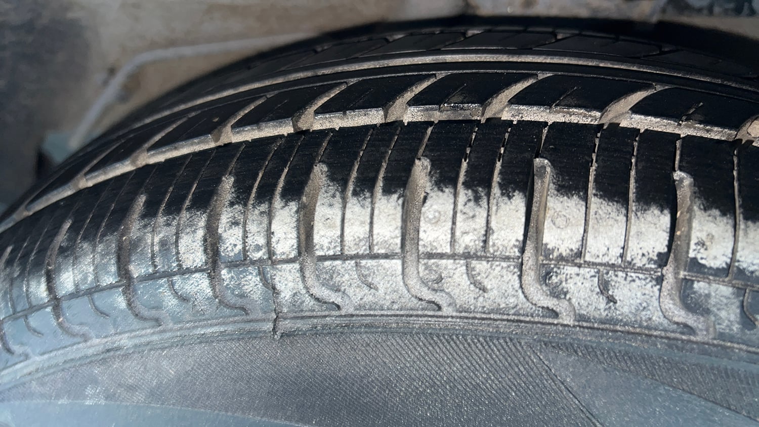 Used 2015 Hyundai i10 Magna 1.1 iRDE2 Petrol Manual tyres LEFT REAR TYRE TREAD VIEW