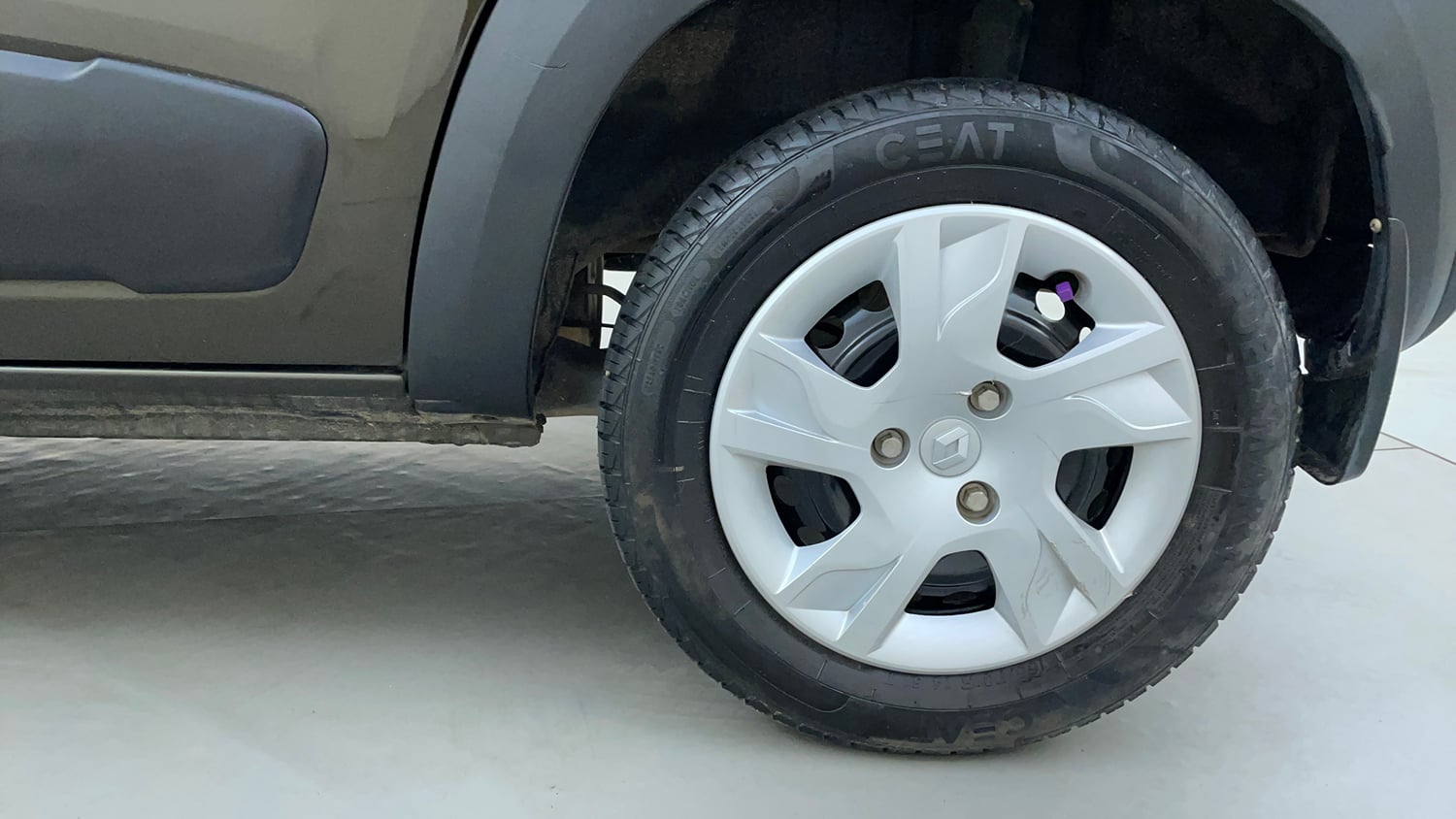 Used 2023 Renault Kwid RXL (O) 1.0 Petrol Manual tyres LEFT REAR TYRE RIM VIEW