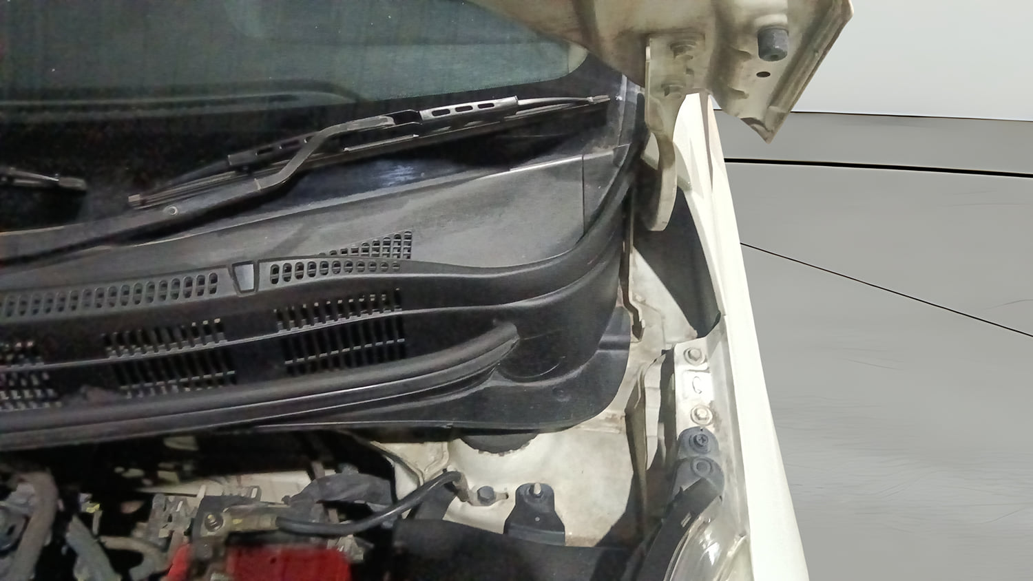 Used 2015 Hyundai Grand i10 Sportz 1.2 Kappa VTVT Petrol Manual engine ENGINE LEFT SIDE HINGE & APRON VIEW