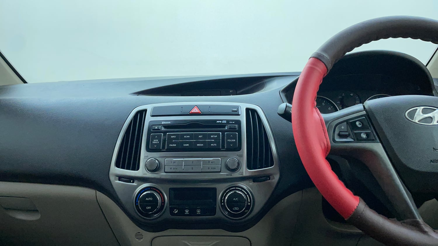 Used 2013 Hyundai i20 Sportz 1.2 Petrol Manual interior MUSIC SYSTEM & AC CONTROL VIEW