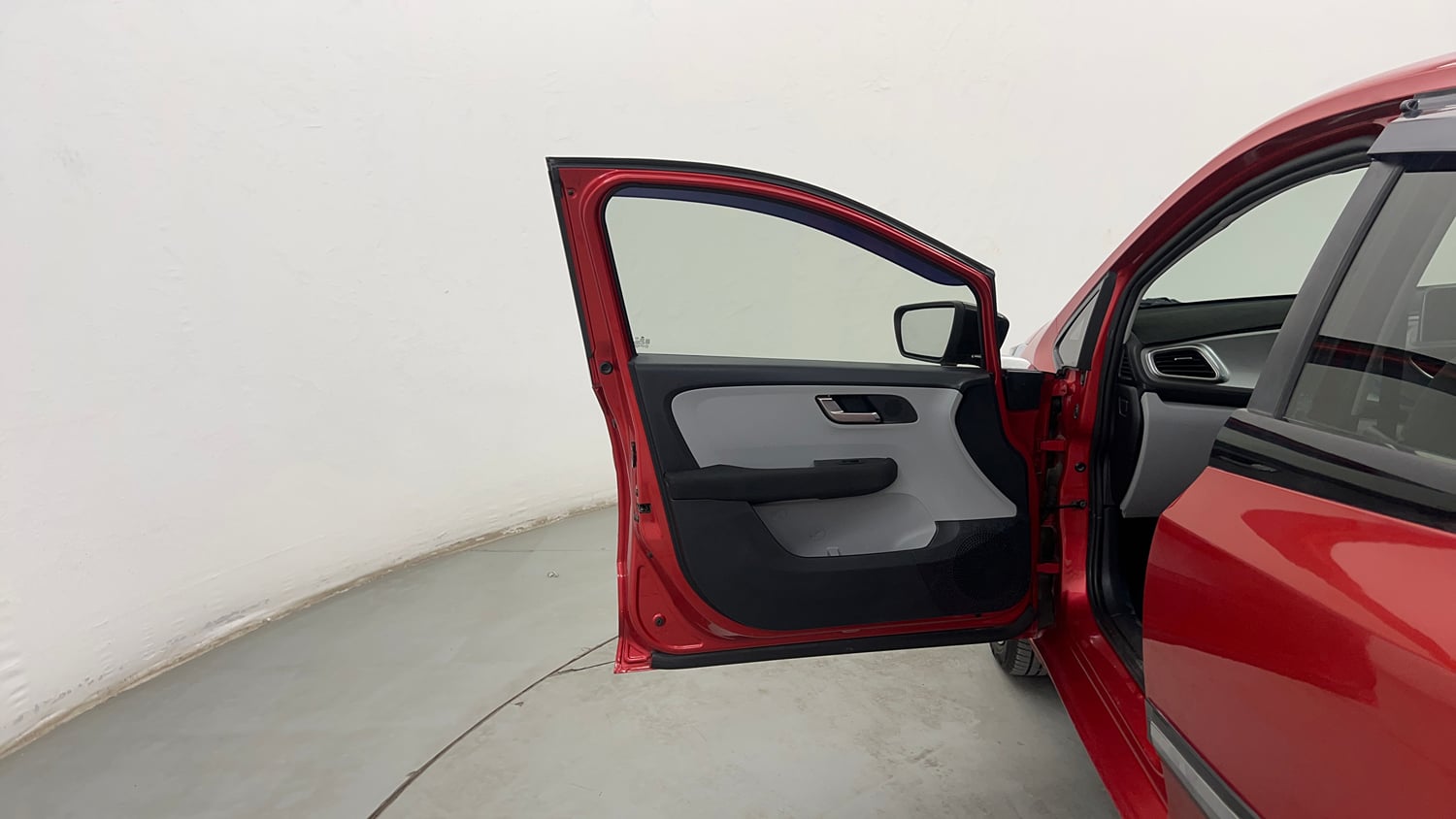 Used 2021 Tata Altroz XZ Petrol Petrol Manual interior LEFT FRONT DOOR OPEN VIEW