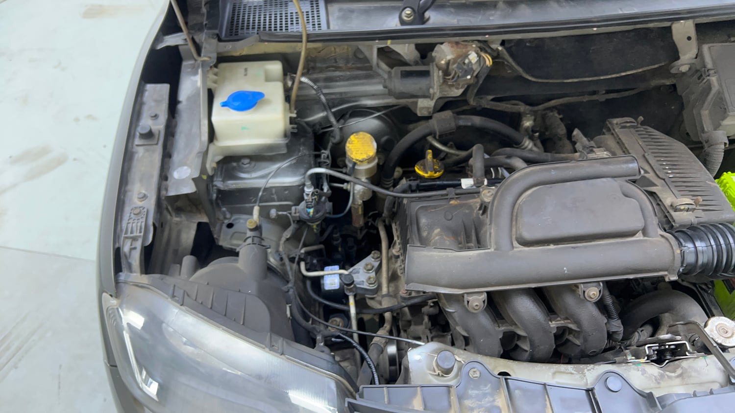 Used 2017 Renault Kwid 1.0 RXT Petrol Manual engine ENGINE RIGHT SIDE VIEW