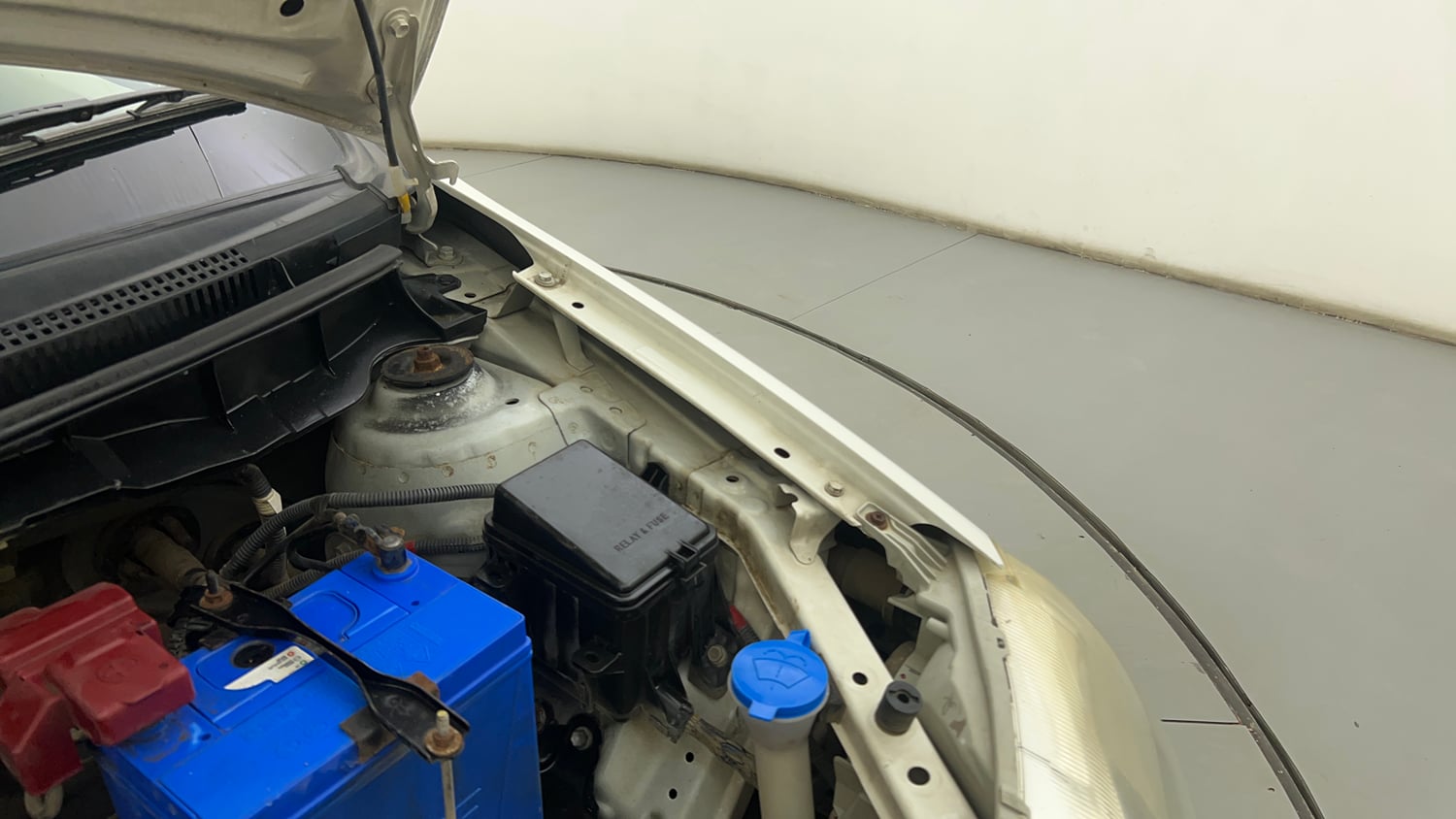 Used 2017 Toyota Platinum Etios V Petrol Manual engine ENGINE LEFT SIDE HINGE & APRON VIEW