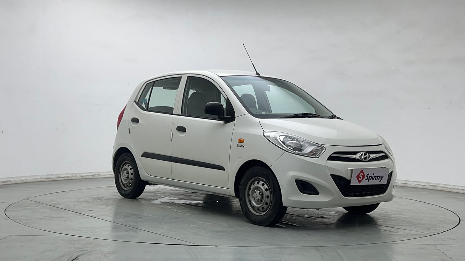 Used 2015 Hyundai i10 Magna 1.1 iRDE2 Petrol Manual exterior RIGHT FRONT CORNER VIEW