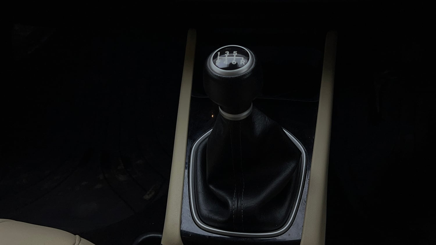 Used 2024 Honda City VX Petrol MT Petrol Manual interior GEAR  KNOB VIEW