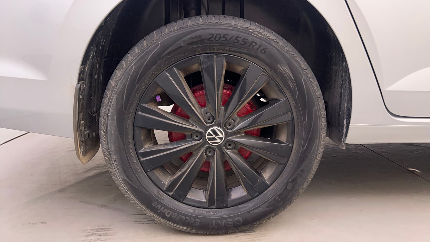 Used 2023 Volkswagen Virtus Highline 1.0 TSI MT Petrol Manual tyres RIGHT REAR TYRE RIM VIEW