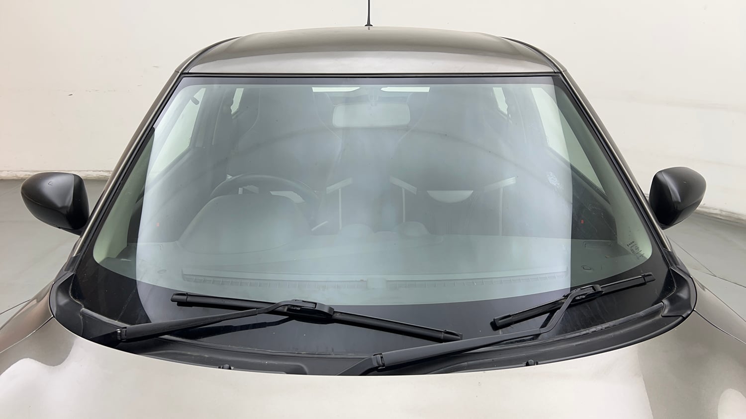 Used 2020 Maruti Suzuki Swift LXi Petrol Manual exterior FRONT WINDSHIELD VIEW