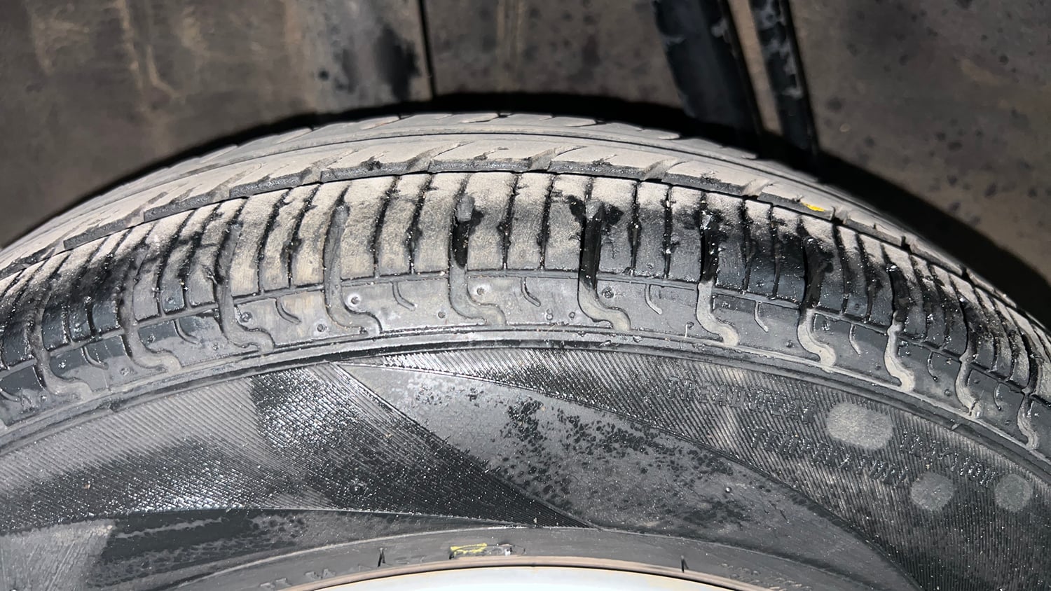 Used 2017 Renault Kwid 1.0 RXT AMT Petrol Automatic tyres RIGHT REAR TYRE TREAD VIEW