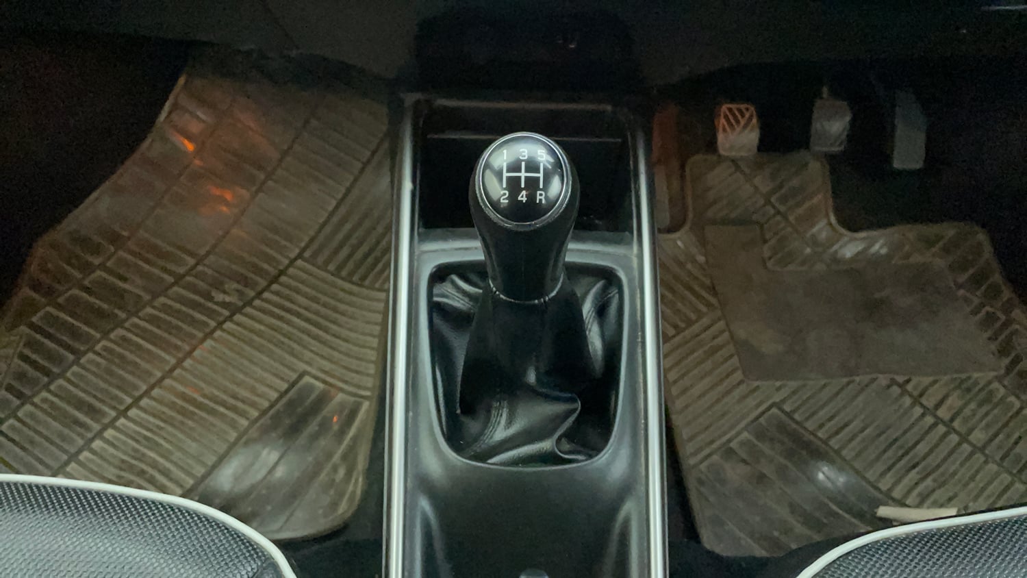 Used 2020 Maruti Suzuki Baleno Zeta Petrol Manual interior GEAR  KNOB VIEW