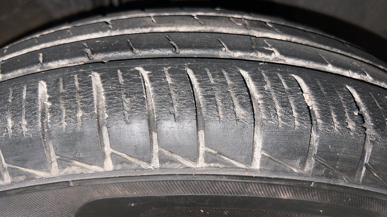 Used 2020 Renault Triber RXL EASY-R AMT Petrol Automatic tyres RIGHT FRONT TYRE TREAD VIEW