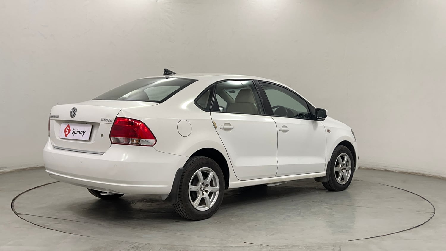 Used 2013 Volkswagen Vento Highline Petrol Petrol Manual exterior RIGHT REAR CORNER VIEW