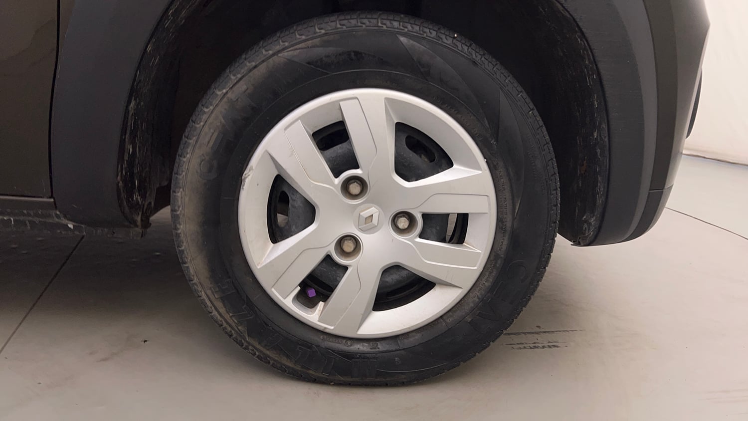 Used 2018 Renault Kwid 1.0 RXT Petrol Manual tyres RIGHT FRONT TYRE RIM VIEW