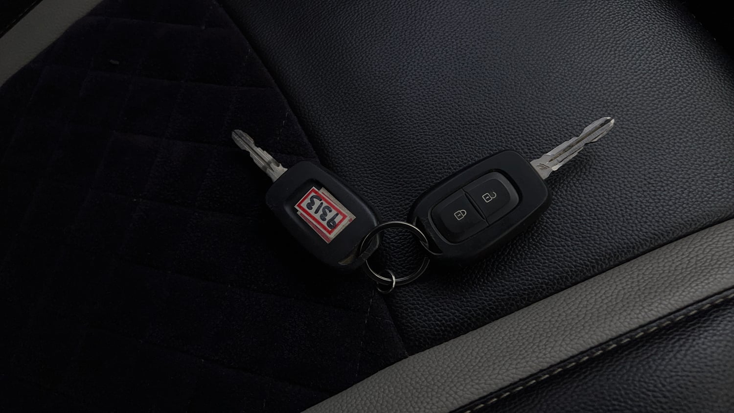 Used 2020 Renault Triber RXL EASY-R AMT Petrol Automatic extra CAR KEY VIEW