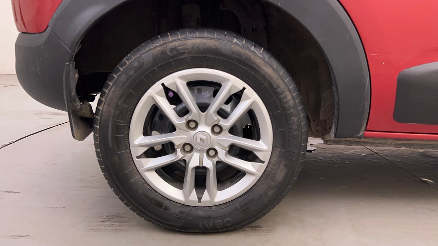 Used 2020 Renault Triber RXL EASY-R AMT Petrol Automatic tyres RIGHT REAR TYRE RIM VIEW