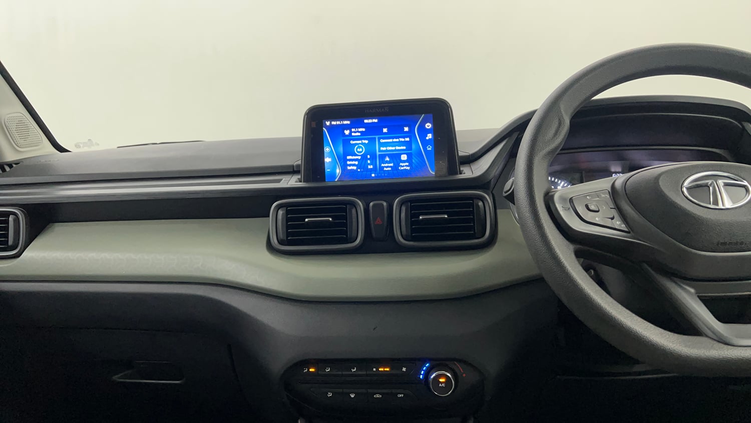 Used 2023 Tata Punch Camo Accomplished MT Petrol Manual interior MUSIC SYSTEM & AC CONTROL VIEW