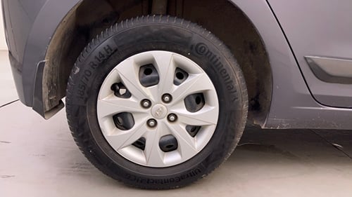 Used 2015 Hyundai Elite i20 Sportz 1.2 Petrol Manual tyres RIGHT REAR TYRE RIM VIEW