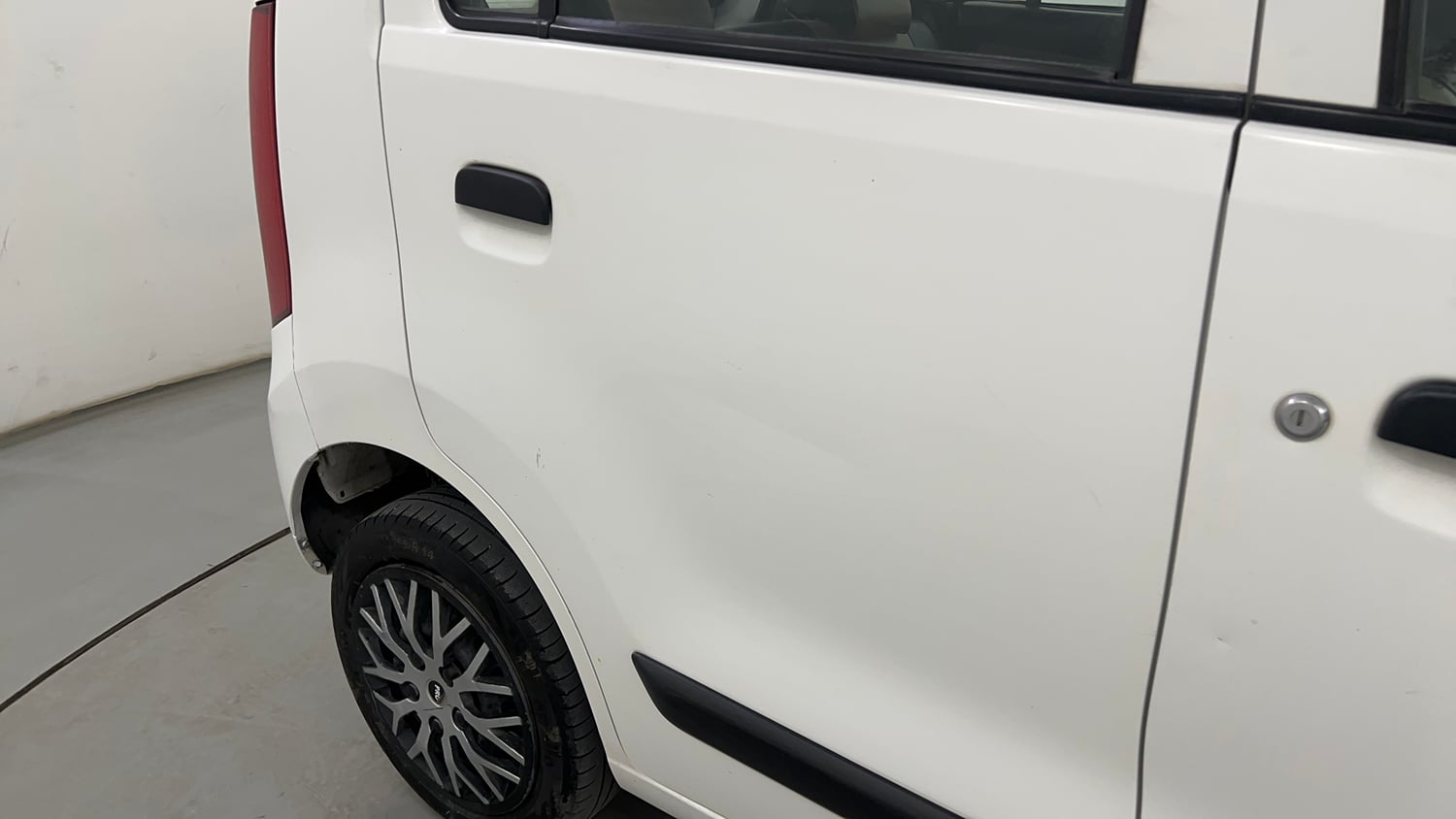 Used 2017 Maruti Suzuki Wagon R Vxi (ABS-Airbag) Petrol Manual dents MINOR DENT