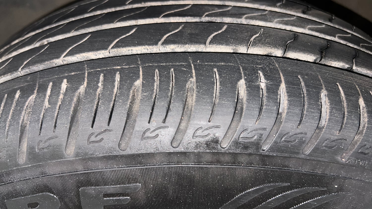 Used 2022 Kia Sonet Anniversary Edition 1.0 iMT Petrol Manual tyres LEFT FRONT TYRE TREAD VIEW
