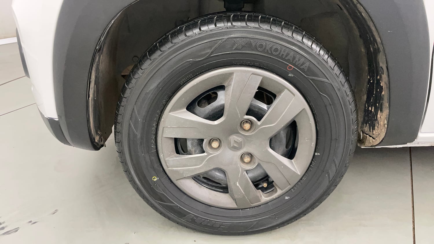 Used 2017 Renault Kwid 1.0 RXL Petrol Manual tyres LEFT FRONT TYRE RIM VIEW