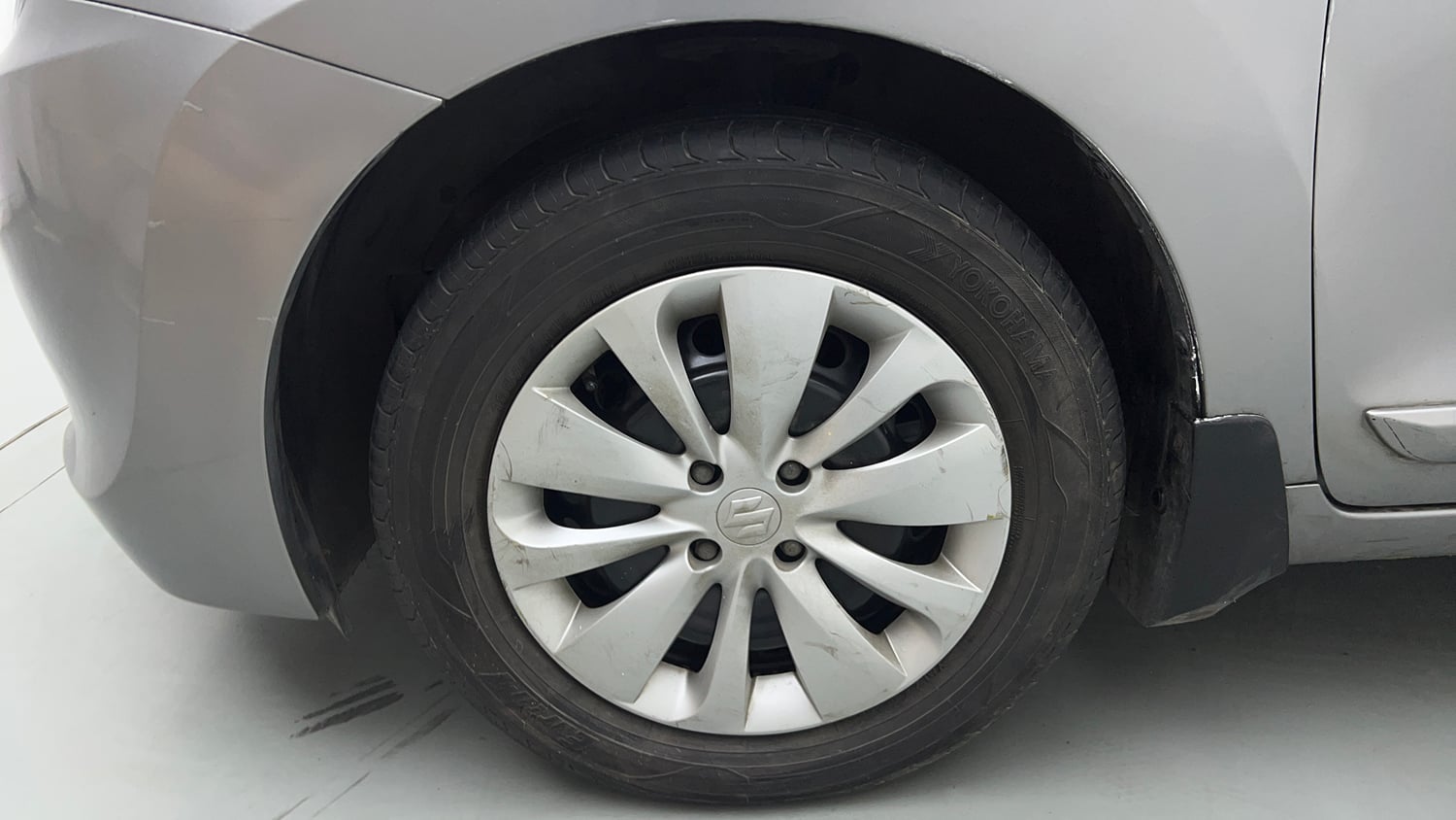 Used 2016 Maruti Suzuki Baleno Delta 1.2 AT Petrol Automatic tyres LEFT FRONT TYRE RIM VIEW