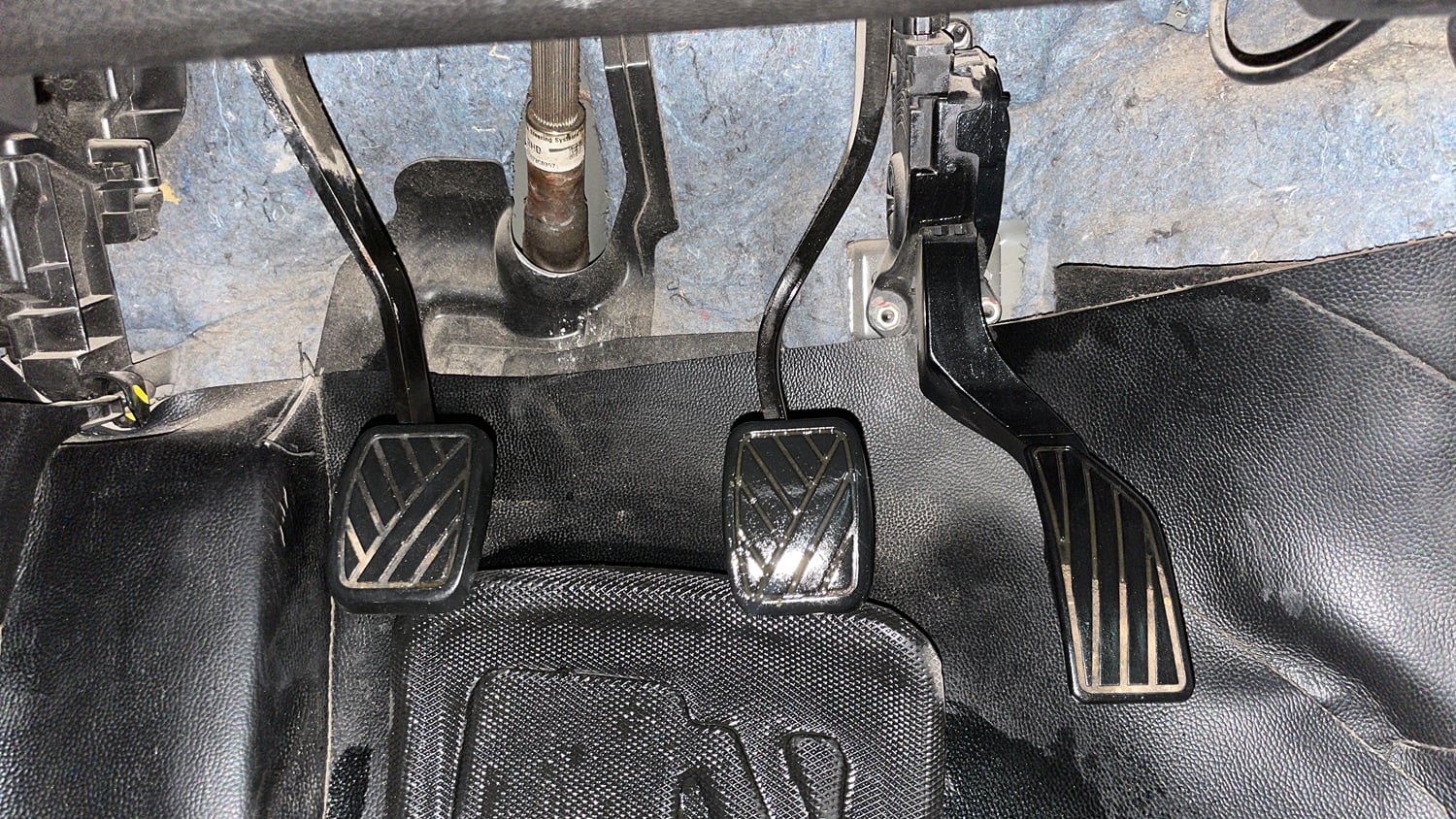 Used 2023 Maruti Suzuki Grand Vitara Zeta Smart Hybrid Petrol Manual interior PEDALS VIEW