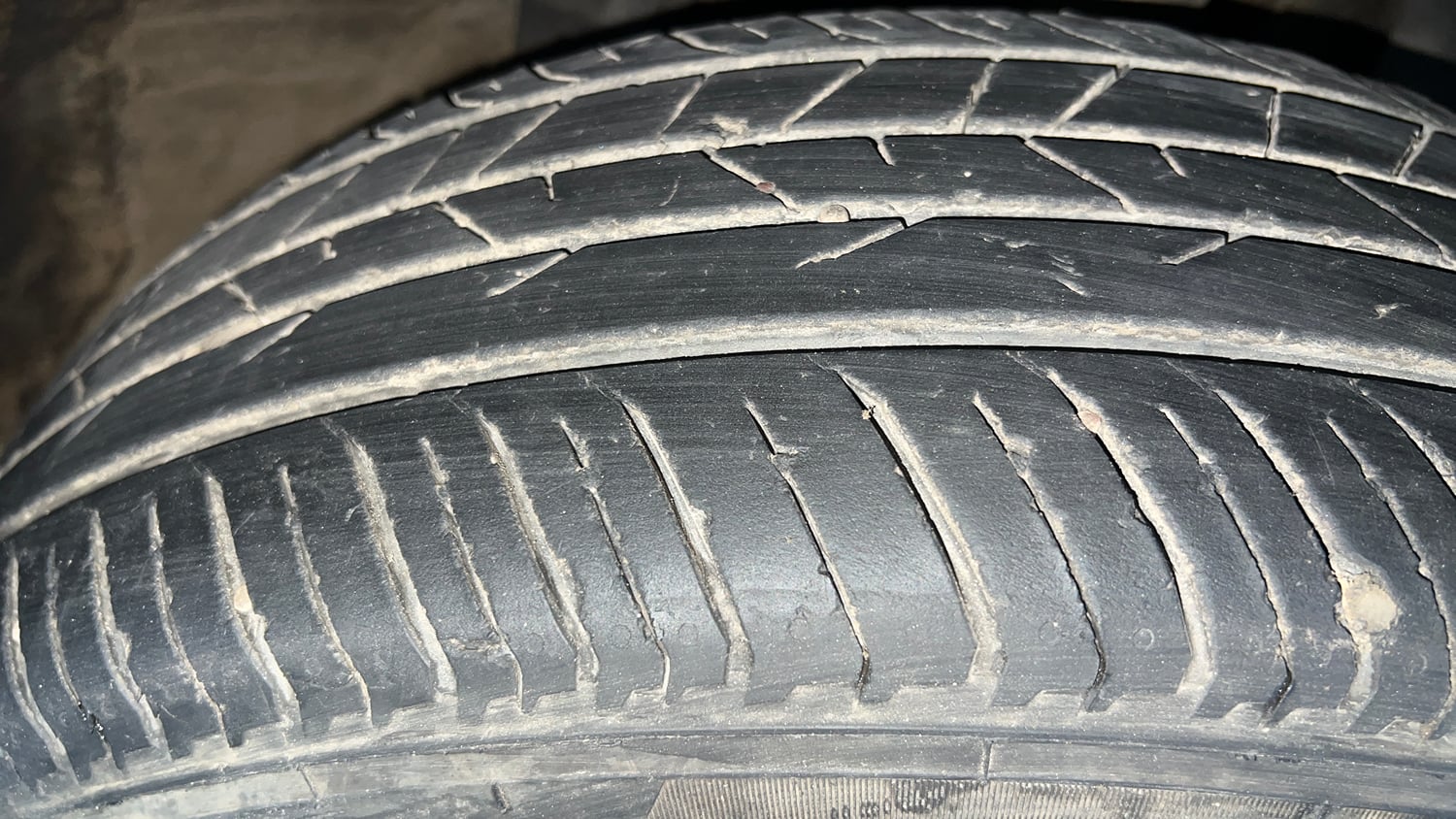 Used 2022 Renault Kiger RXZ 1.0 Turbo MT Petrol Manual tyres RIGHT FRONT TYRE TREAD VIEW