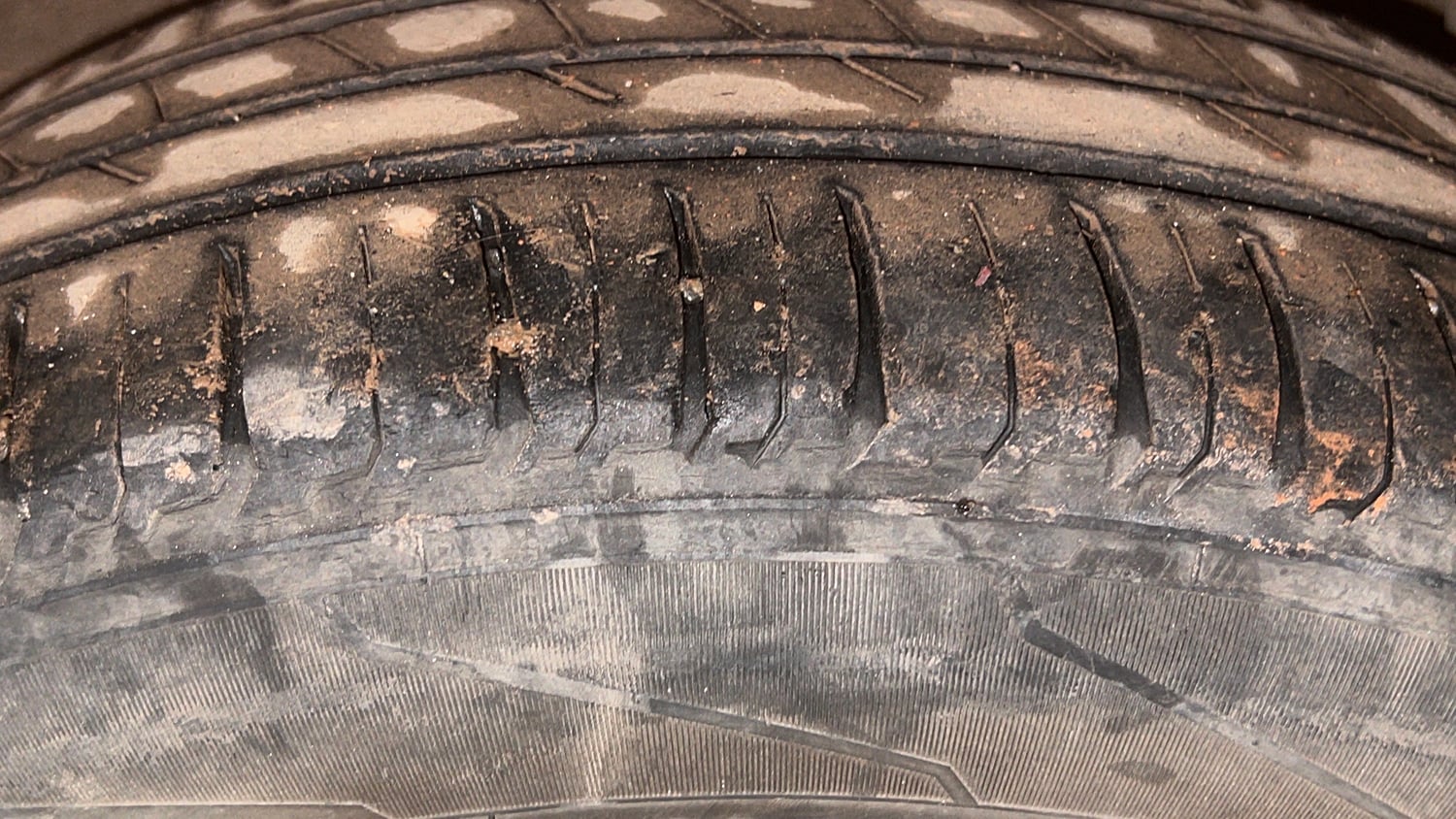 Used 2019 Tata Tiago Revotron XZ Plus Petrol Manual tyres LEFT REAR TYRE TREAD VIEW