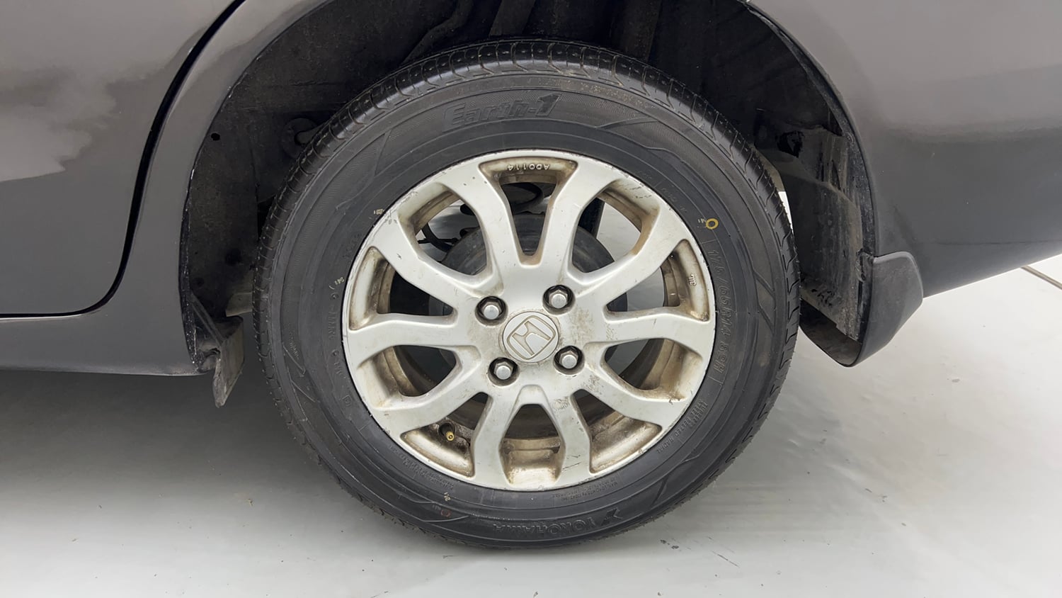 Used 2015 Honda Amaze 1.2 VX i-VTEC Petrol Manual tyres LEFT REAR TYRE RIM VIEW