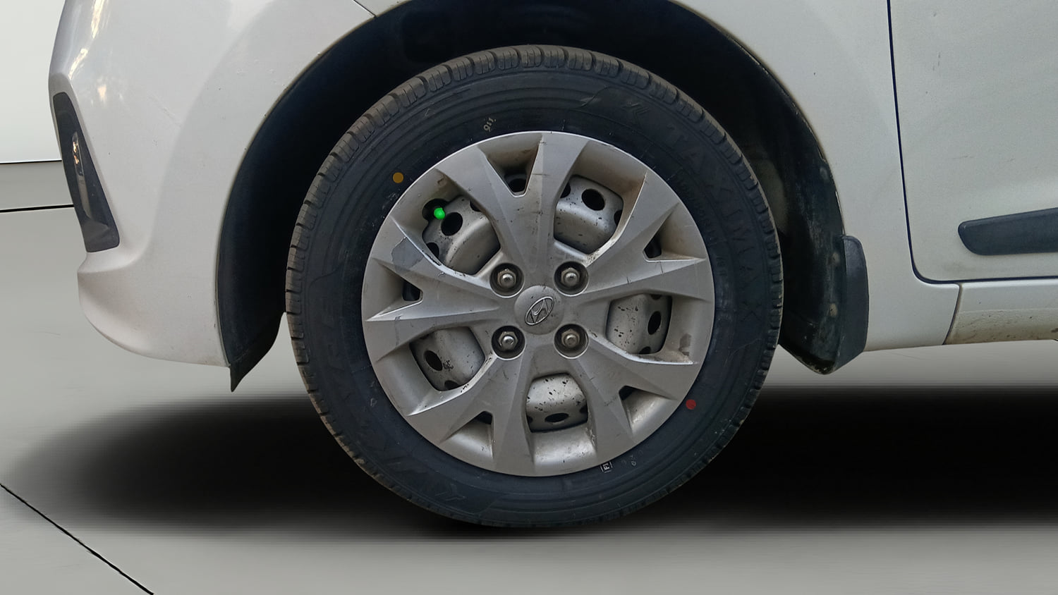 Used 2015 Hyundai Grand i10 Sportz 1.2 Kappa VTVT Petrol Manual tyres LEFT FRONT TYRE RIM VIEW