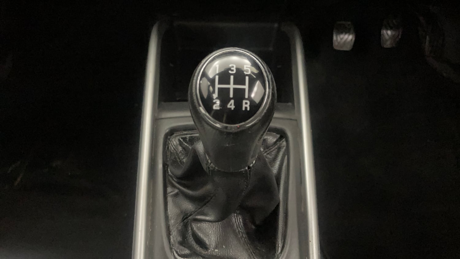 Used 2017 Maruti Suzuki Baleno Delta 1.2 Petrol Manual interior GEAR  KNOB VIEW
