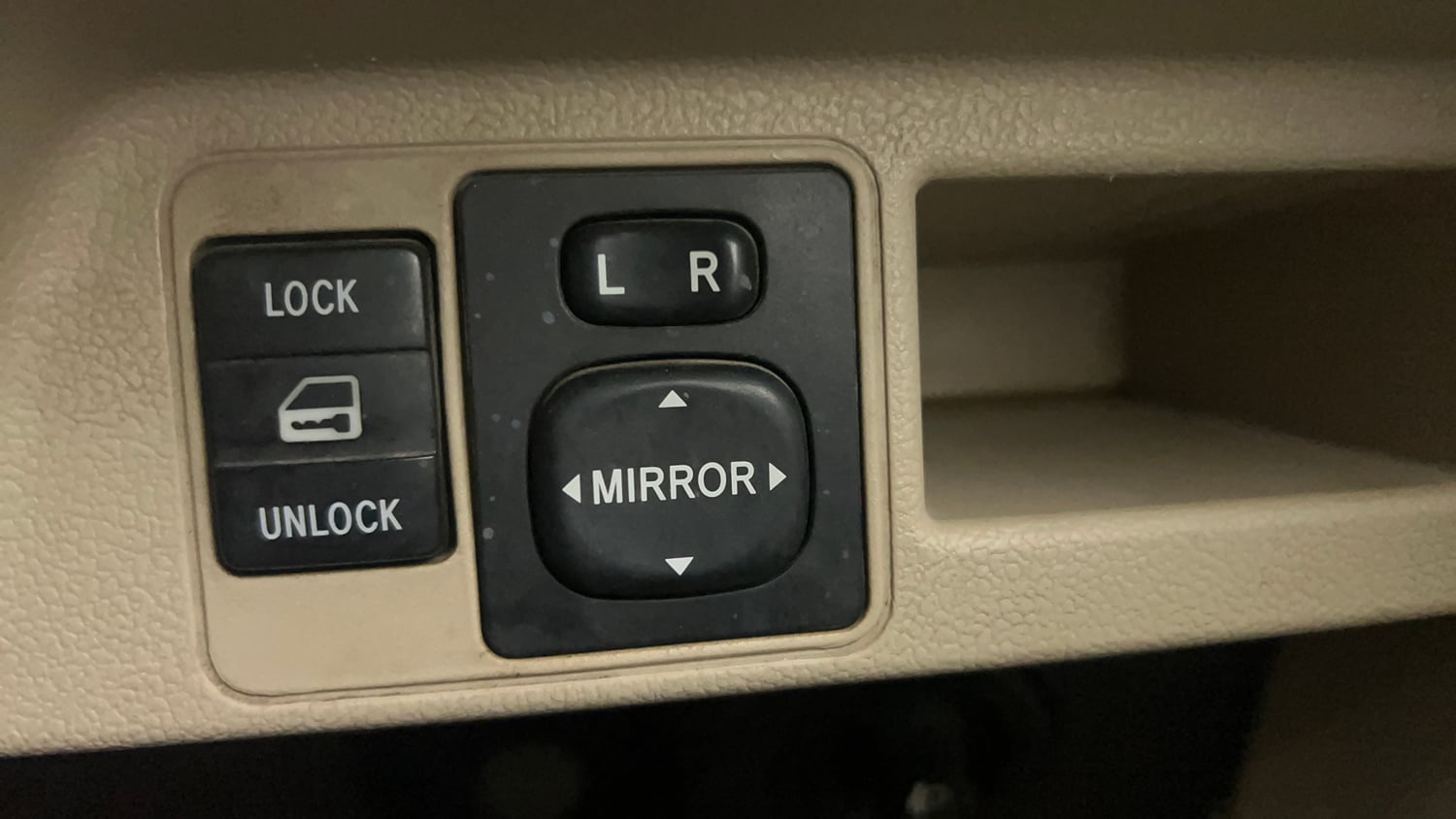Used 2017 Toyota Platinum Etios V Petrol Manual top_features Adjustable ORVM
