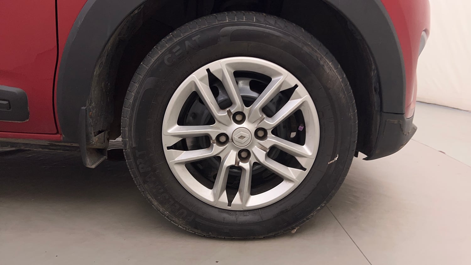 Used 2020 Renault Triber RXL EASY-R AMT Petrol Automatic tyres RIGHT FRONT TYRE RIM VIEW