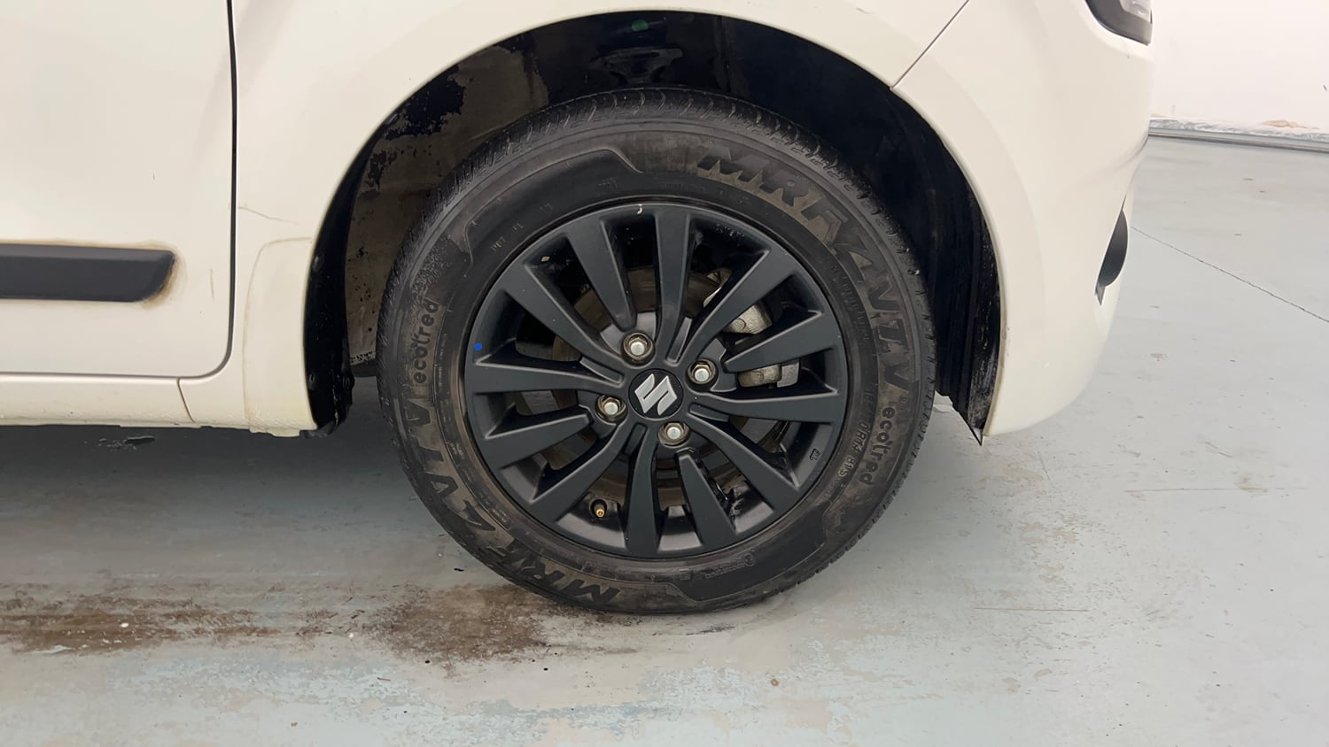 Used 2024 Maruti Suzuki Wagon R ZXI Plus 1.2 Petrol Manual tyres RIGHT FRONT TYRE RIM VIEW