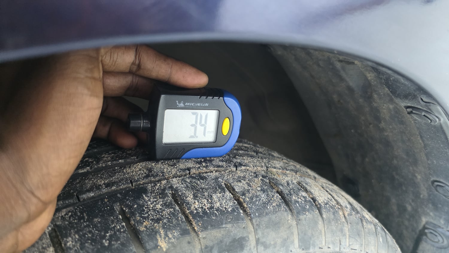 Used 2021 Maruti Suzuki Swift ZXi Petrol Manual tyres LEFT FRONT TYRE TREAD VIEW