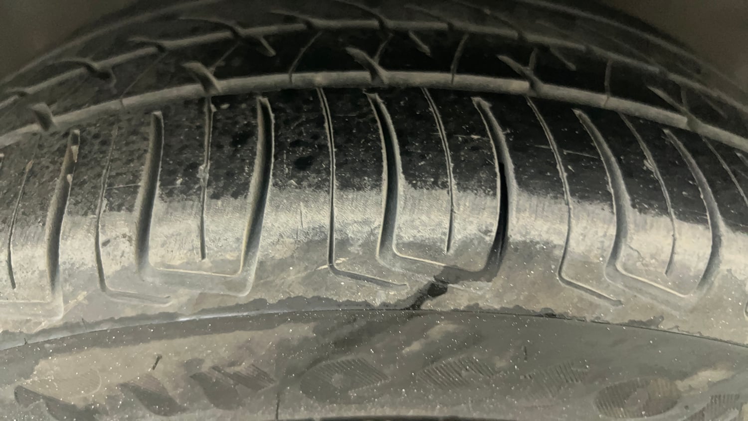 Used 2017 Toyota Platinum Etios V Petrol Manual tyres RIGHT FRONT TYRE TREAD VIEW