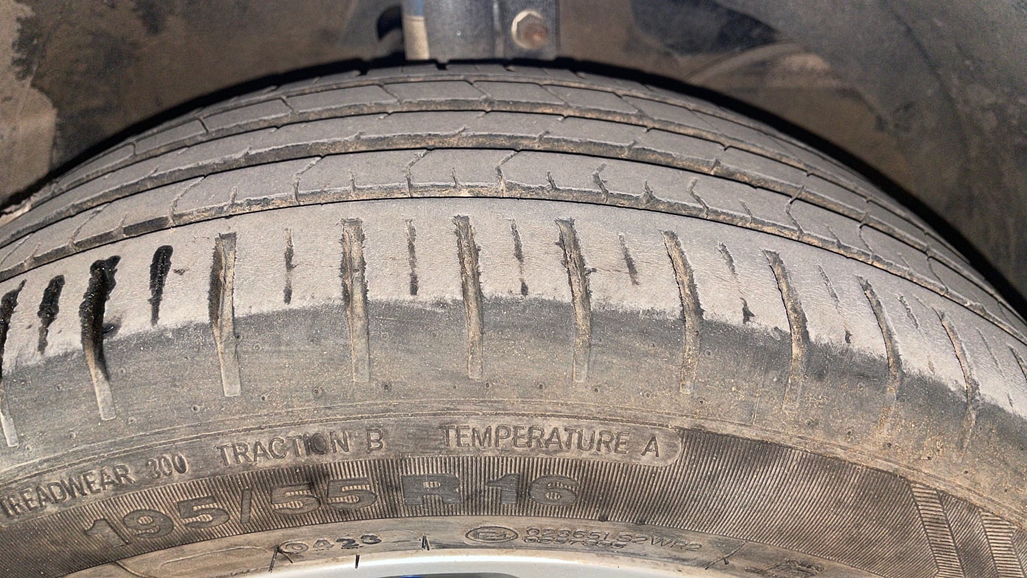 Used 2023 Maruti Suzuki Baleno Zeta AGS Petrol Automatic tyres RIGHT FRONT TYRE TREAD VIEW
