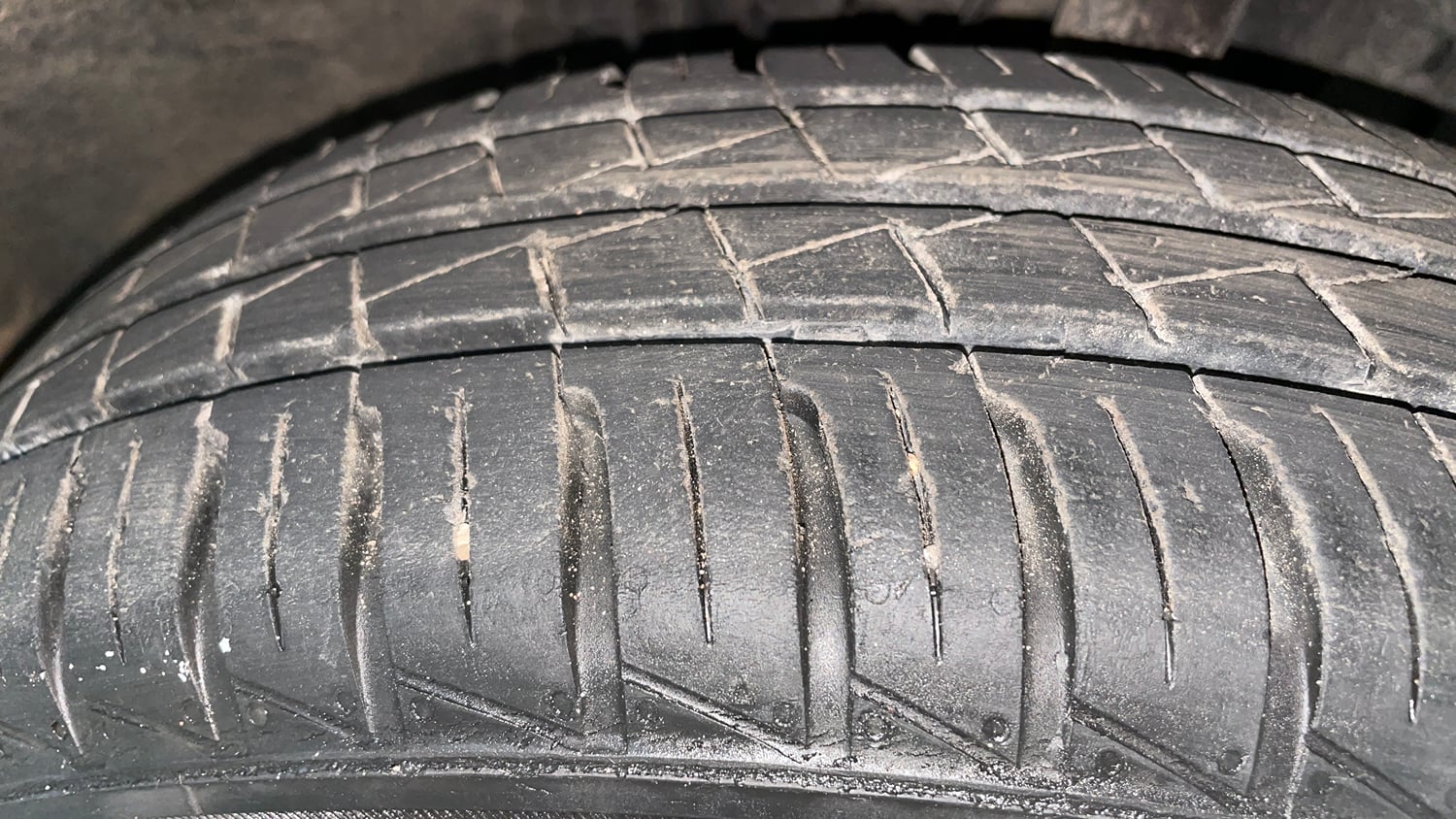 Used 2023 Renault Kwid RXL (O) 1.0 Petrol Manual tyres RIGHT FRONT TYRE TREAD VIEW