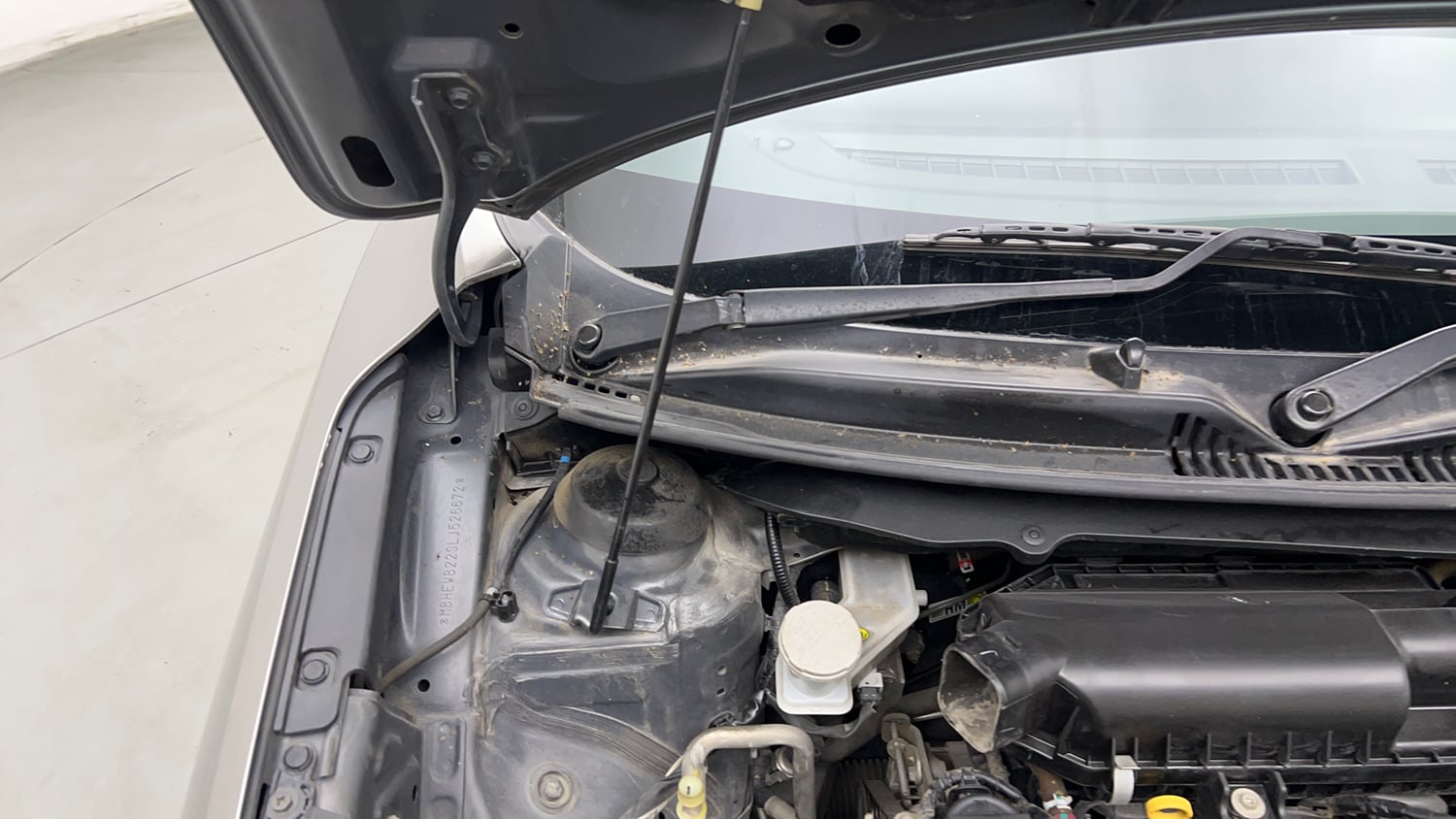 Used 2020 Maruti Suzuki Baleno Alpha Automatic Petrol Automatic engine ENGINE RIGHT SIDE HINGE & APRON VIEW