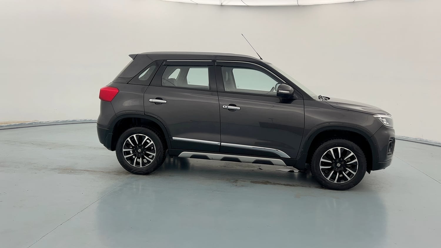 Used 2022 maruti-suzuki Vitara Brezza ZXi Plus Petrol Manual exterior RIGHT SIDE VIEW