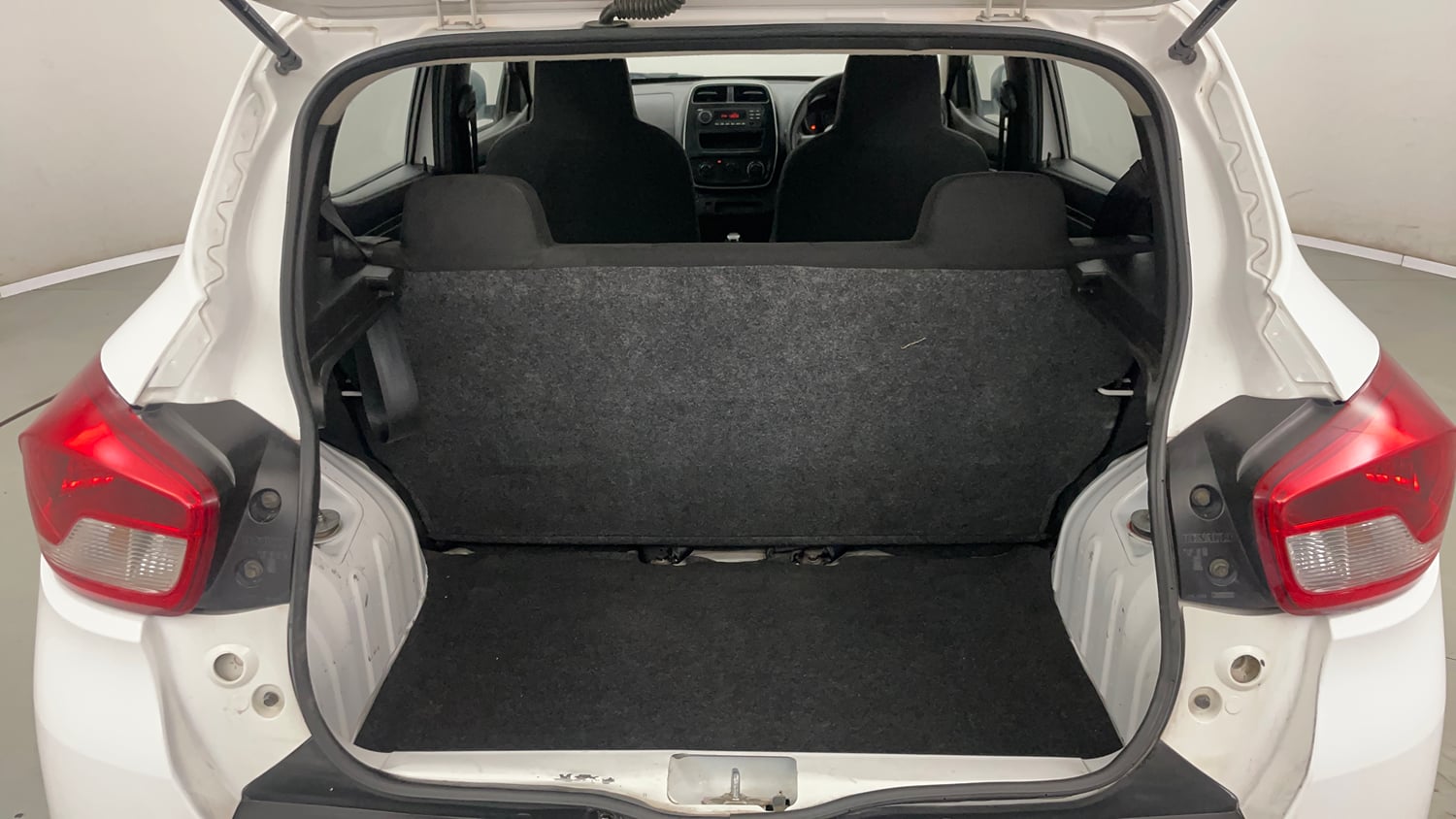Used 2017 Renault Kwid 1.0 RXL Petrol Manual interior DICKY INSIDE VIEW