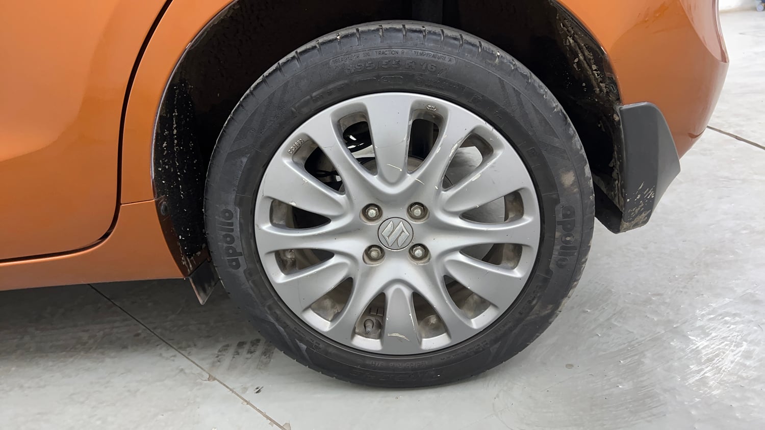 Used 2016 Maruti Suzuki Baleno Zeta 1.2 Petrol Manual tyres LEFT REAR TYRE RIM VIEW