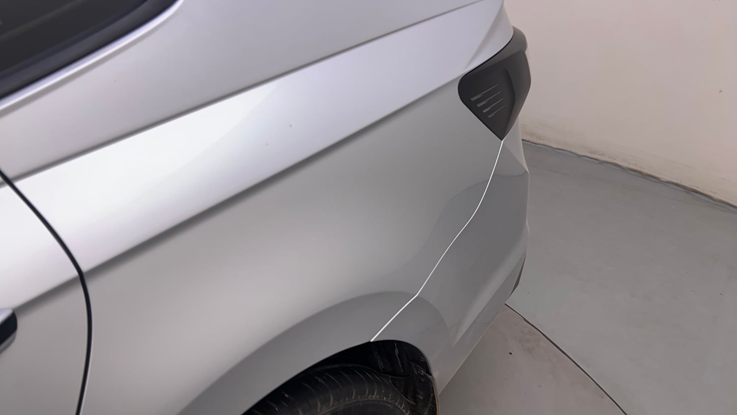 Used 2023 Volkswagen Virtus Highline 1.0 TSI MT Petrol Manual dents MINOR DENT