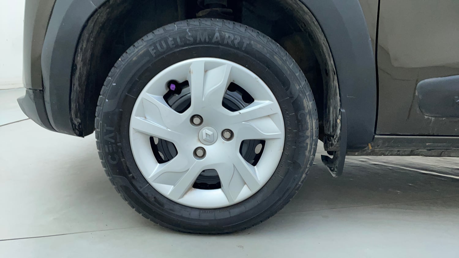 Used 2023 Renault Kwid RXL (O) 1.0 Petrol Manual tyres LEFT FRONT TYRE RIM VIEW