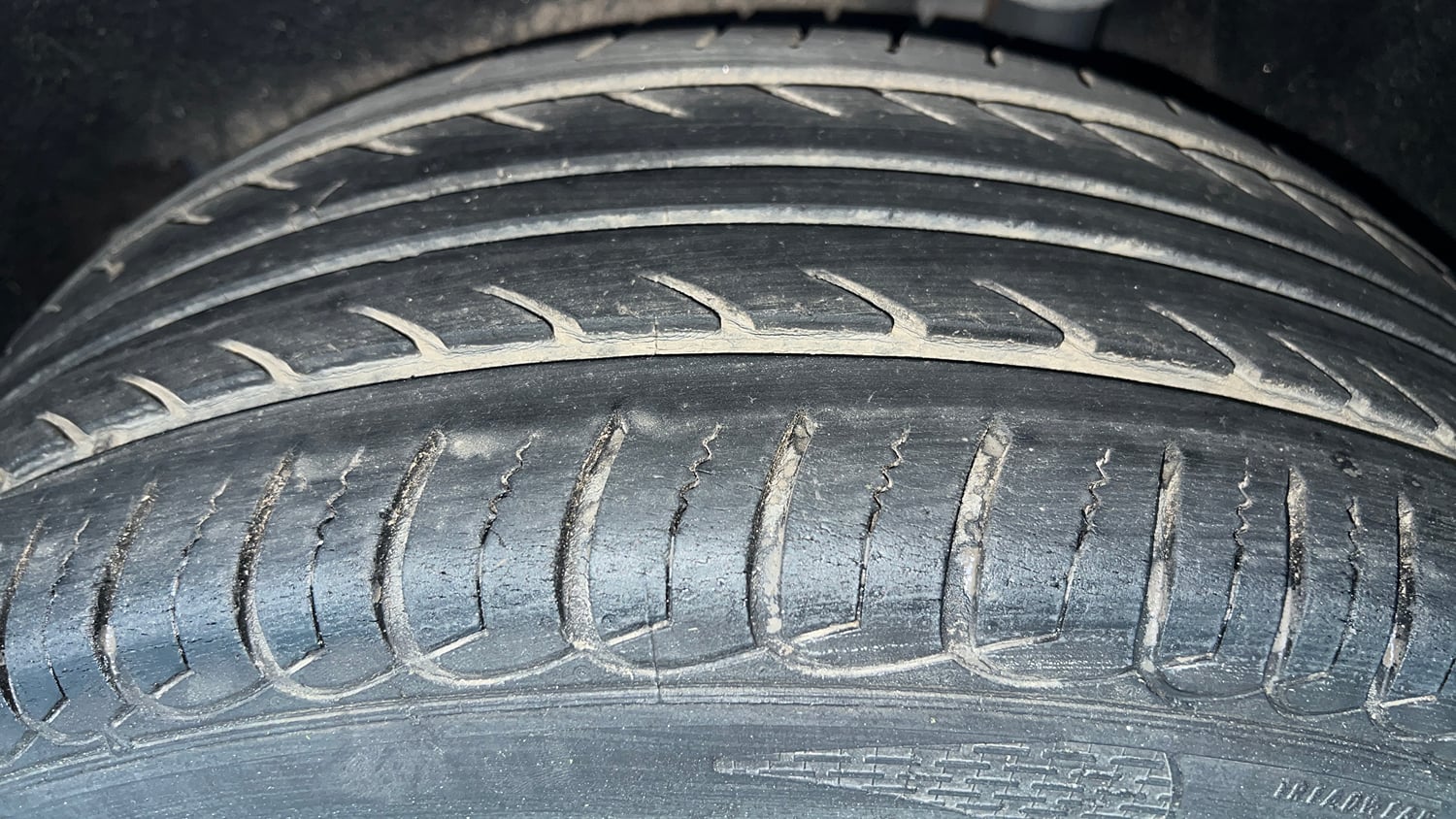 Used 2020 Ford EcoSport Titanium Plus 1.5L Ti-VCT AT Petrol Automatic tyres LEFT REAR TYRE TREAD VIEW